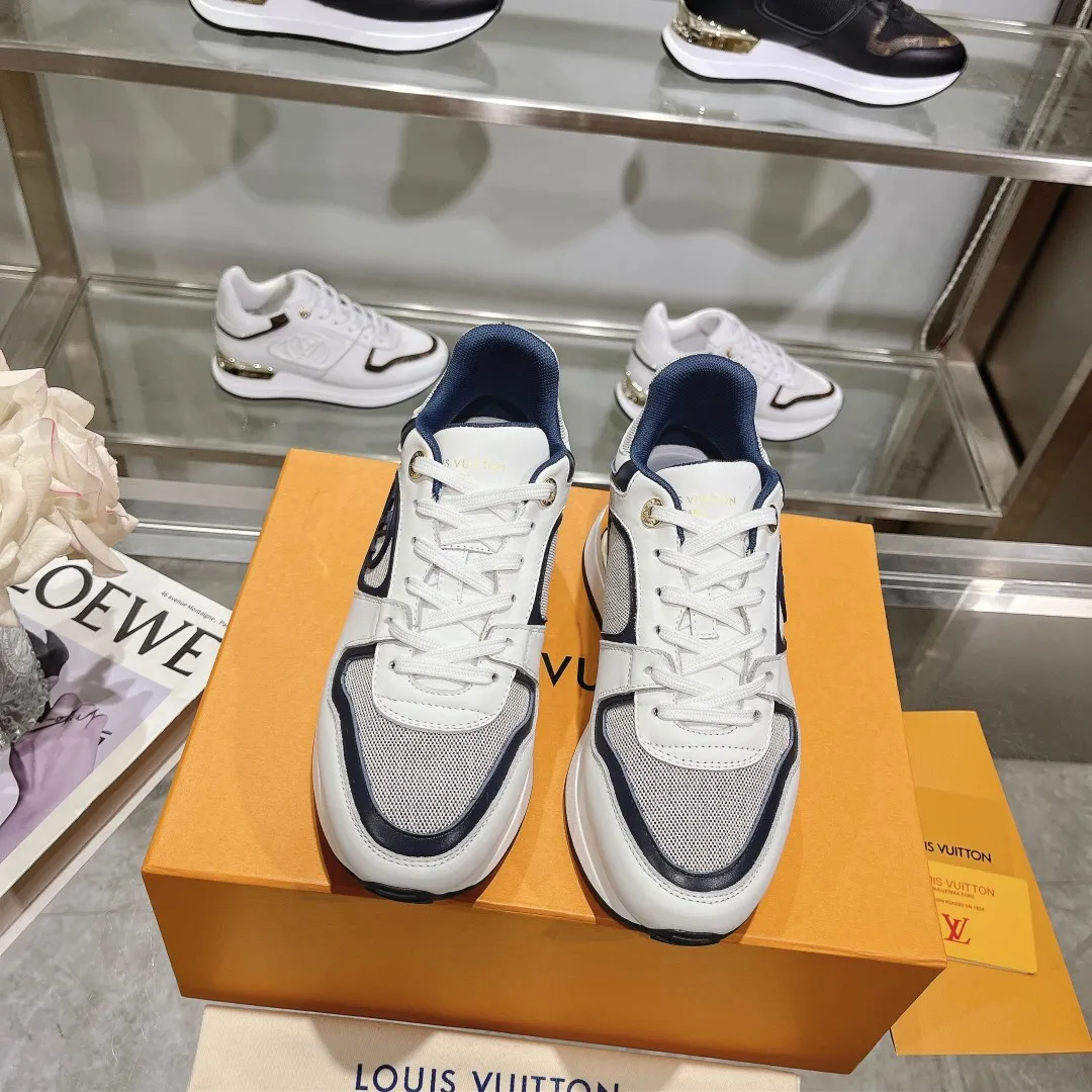 👟👟Ex-factory price 640👟👟 Men's size +10 Louis Vuitton's official website synchronizes the 2024 couple's models, this Neo Run Away sneakers are inspired by running shoes, integrating LV's iconic must-have shoes into the trend. This version is a 1:1 replica of the original version, reinterpreting Damier canvas with cow leather and mesh fabrics, highlighting its simple lines and unique wedge outsole. The main details include the LV initials on the side and the engraved gold heel stabilizer on the back plus a hidden insole. 2cm. Sizes 35-42, 39-46. Full package. High version. New and old customers are welcome to inquire.